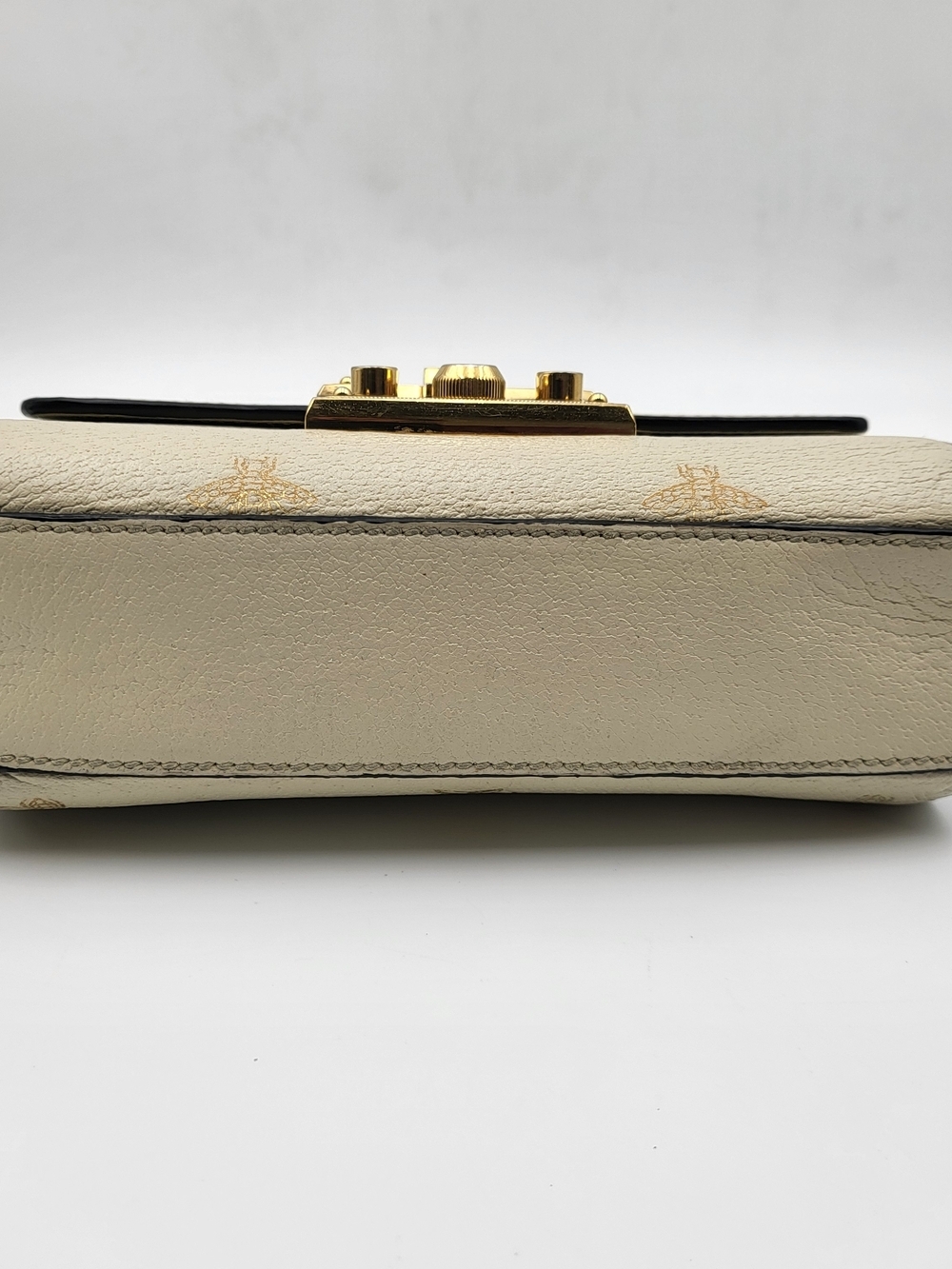 GUCCI Grained Calfskin Bee Star Small Padlock Shoulder Bag White..Authentic.. - Picture 6 of 16